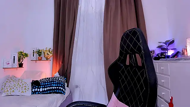 KeishaDanger  online show from 5, 3, 2025